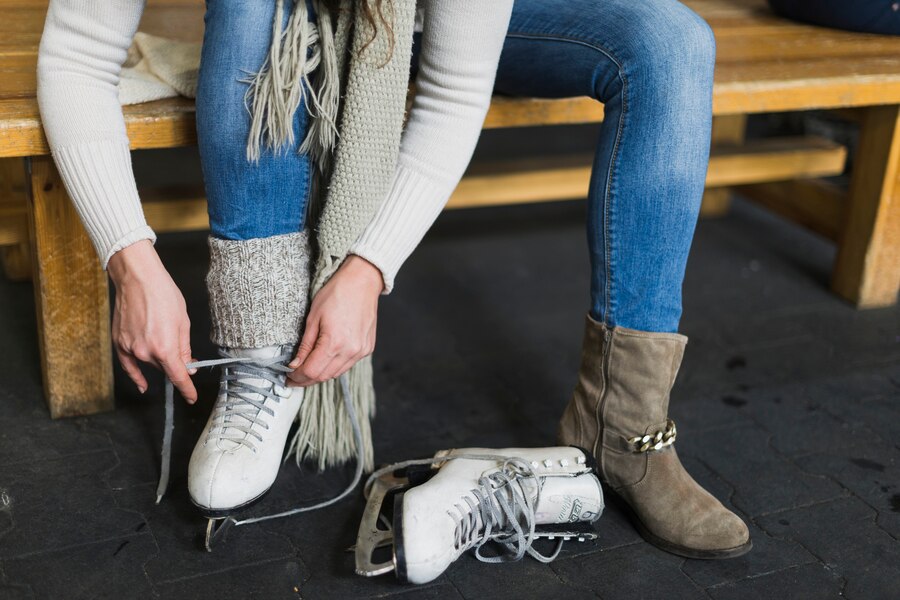 Footwear Options to Pair with Knit Dresses Footwear Options to Pair with Knit Dresses